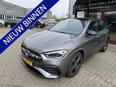 Mercedes-Benz GLA-Klasse - 180 Business Solution AMG Panoramadak Elek stoelen Camera Sfeerverlichting