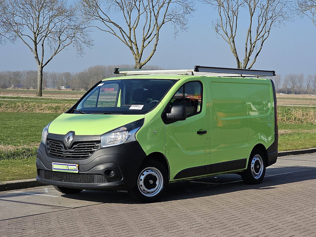 Renault Trafic - 1.6 dCi T29 L1H1 Comfort Energy airco, navi, pdc, imperiaal, trekhaak, kastjes - AutoWereld.nl