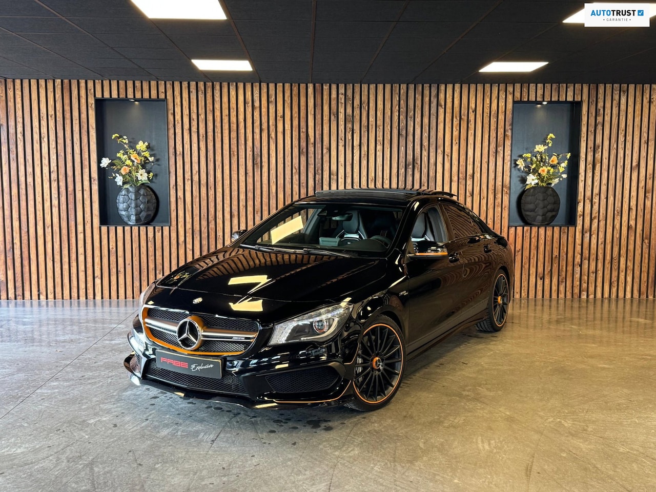 Mercedes-Benz CLA-Klasse - AMG 45 4MATIC OrangeArt Edition / H/K / Memory / Pano / Performance stoelen / Stoelverwarm - AutoWereld.nl
