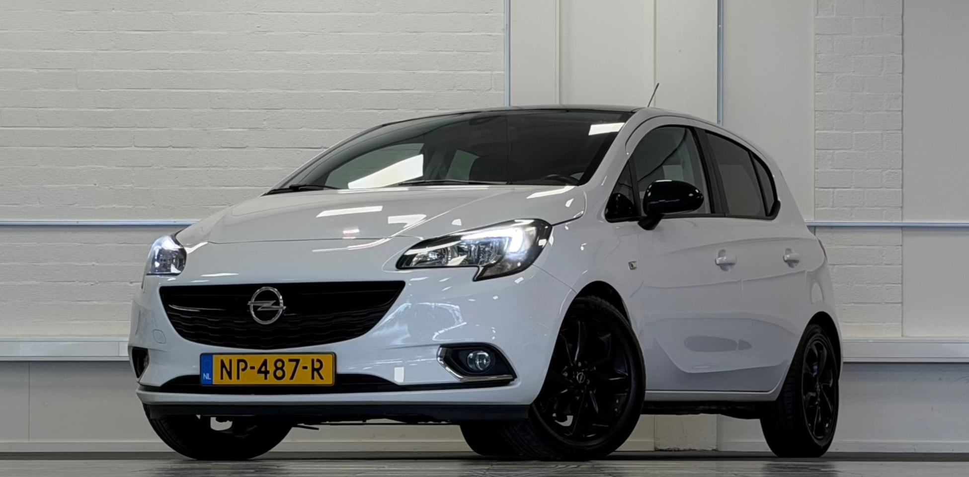 Opel Corsa - 1.4i 16V Business+ Winterpakket Mooi! Garantie - AutoWereld.nl