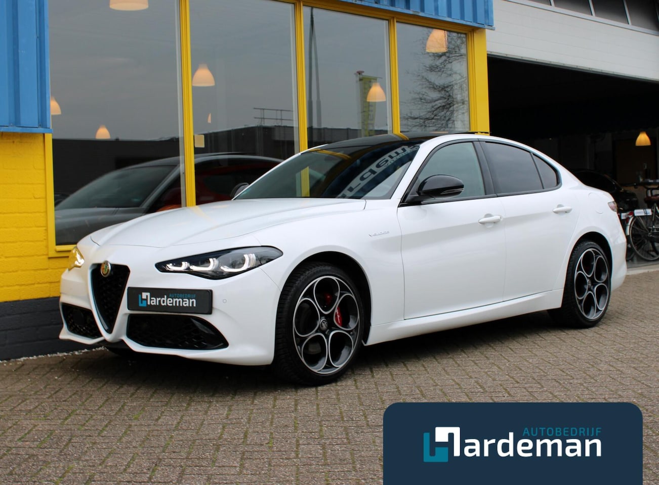 Alfa Romeo Giulia - 2.0 T GME AWD Veloce Panorama - AutoWereld.nl