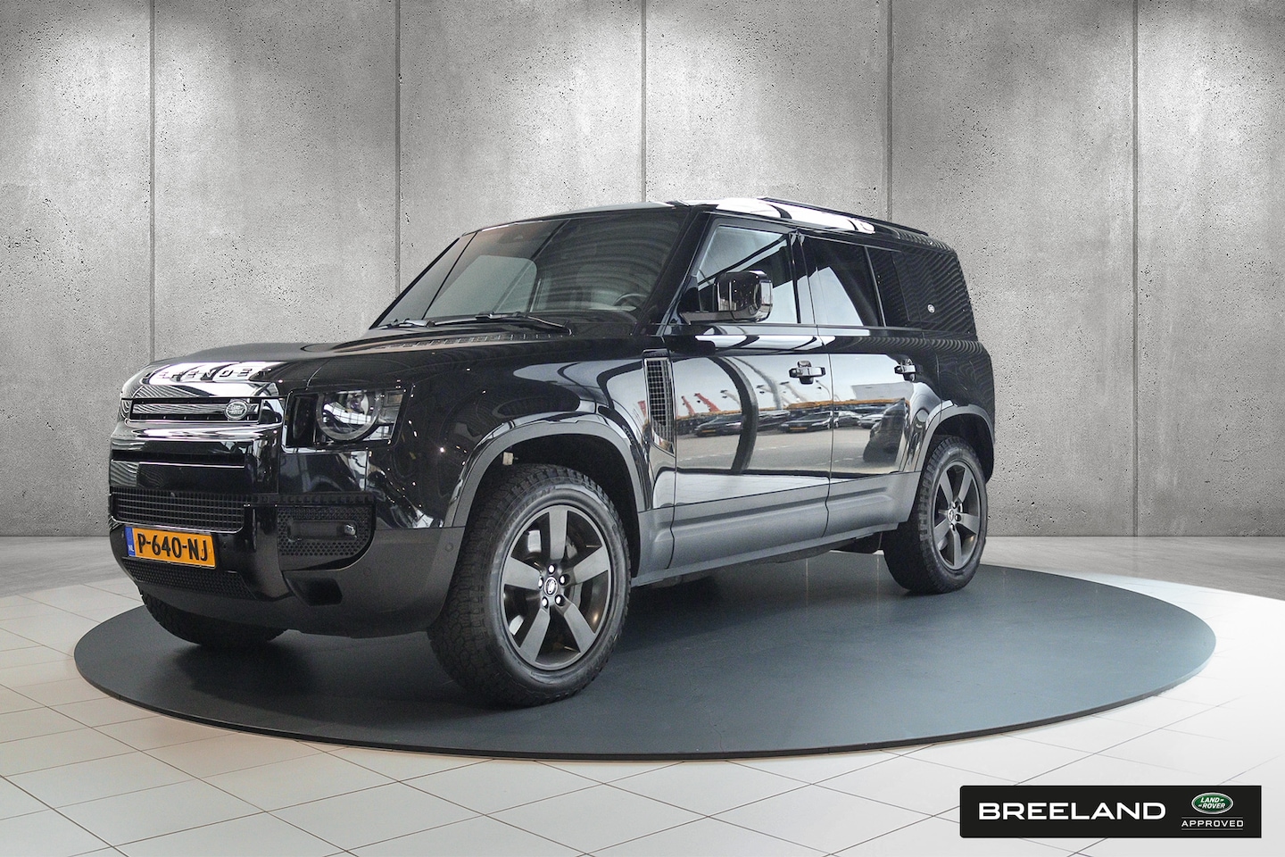 Land Rover Defender 110 - 2.0 P400e 110 HSE | 6 Zits | Head Up | Stoelkoeling - AutoWereld.nl