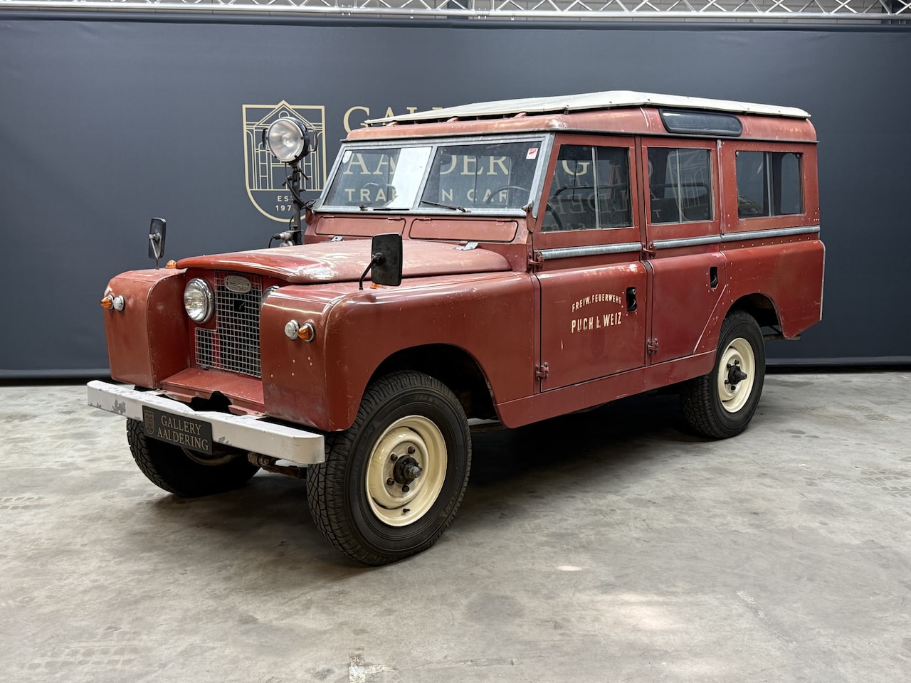 Land Rover 109 - Series IIA "Feuerwehr Mannschaftswagen" In highly original condition and immaculately main - AutoWereld.nl