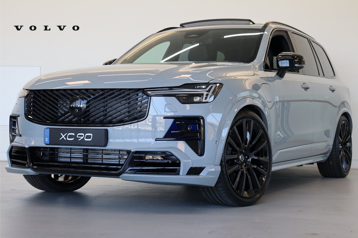 Volvo XC90 - T8 455PK Ultra Black Edition Executive | Full Option! | HEICO! | Luchtvering | Trekhaak | - AutoWereld.nl