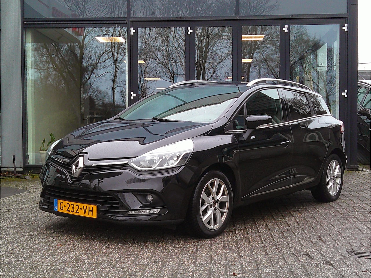 Renault Clio Estate - 0.9 TCe Limited Staat in De Krim - AutoWereld.nl