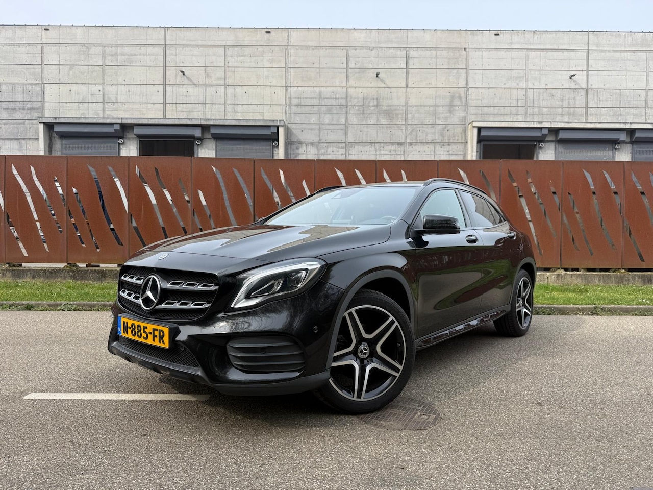 Mercedes-Benz GLA-Klasse - 180 122pk 7G-DCT Business Solution AMG Upgrade Edition - AutoWereld.nl