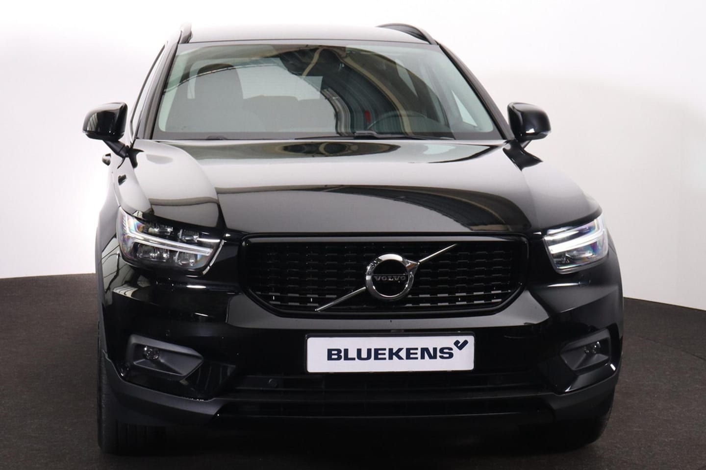 Volvo XC40 - T5 Recharge R-Design - IntelliSafe Assist & Surround - Adaptieve LED koplampen - Parkeerca - AutoWereld.nl
