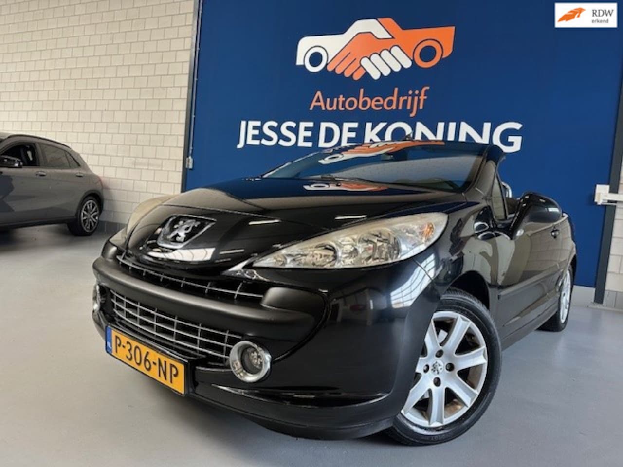 Peugeot 207 CC - 1.6 VTi / bj.2008 / kleur: zwart / airco / trekhaak / sportvelgen / boekjes /NAP 145146 km - AutoWereld.nl