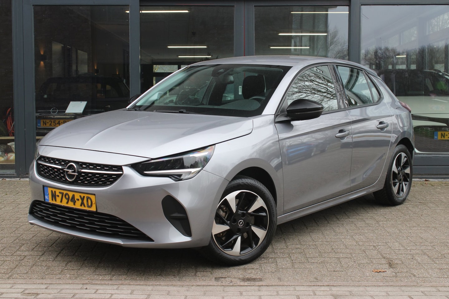 Opel Corsa-e - Business Edition 50 kWh | Carplay | Cruise-Control | Parkeersensoren | Telefoonvoorbereidi - AutoWereld.nl