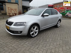 Skoda Octavia - 1.4 TSI Greentech Elegance Businessline Automaat Navi Panodak