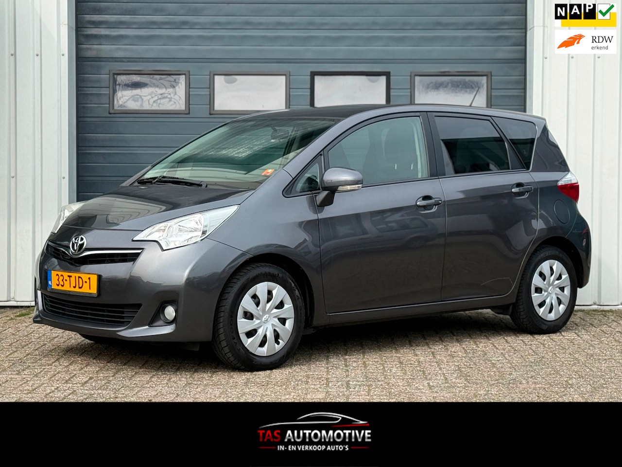 Toyota Verso S - 1.3 VVT-i Aspiration 1e EIG / PANO / CLIMA - AutoWereld.nl