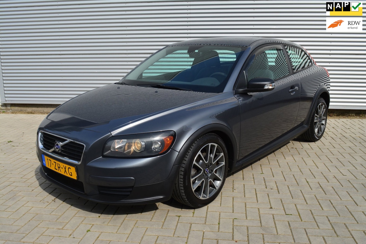 Volvo C30 - 1.6 Momentum | Airco | Electr. Pakket | Trekhaak | 17 inch L.M. Velgen. - AutoWereld.nl