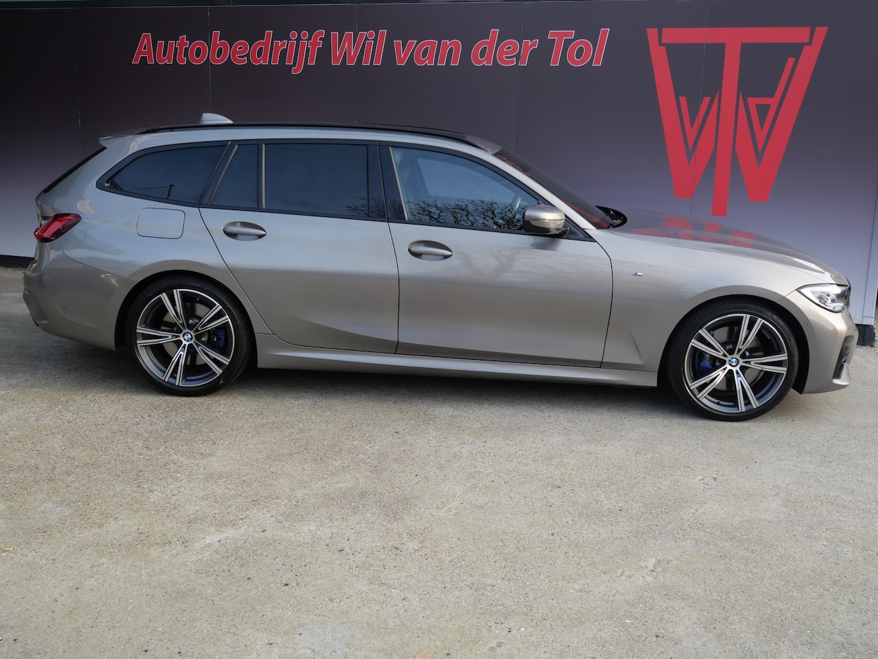 BMW 3-serie Touring - 330i HIGH EXECUTIVE | M-SPORT | PANO | H/K | LASER | TREKHAAK | 1e EIGENAAR!! - AutoWereld.nl