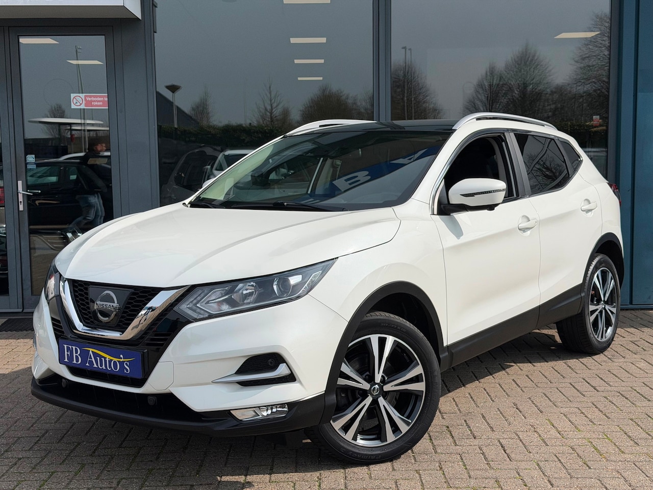 Nissan Qashqai - 1.2 N-Connecta Airco Lmv Navi Camera Pano Cruise - AutoWereld.nl