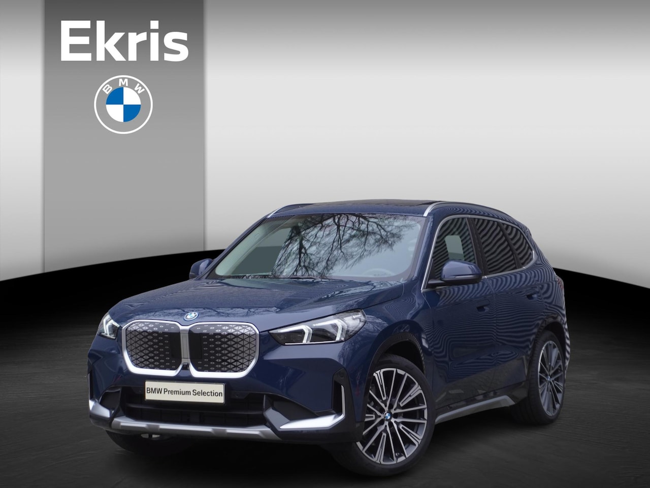 BMW iX1 - xDrive30 20 inch Multispaak | Trekhaak met elektrisch wegklapbare kogel | Glazen panoramad - AutoWereld.nl