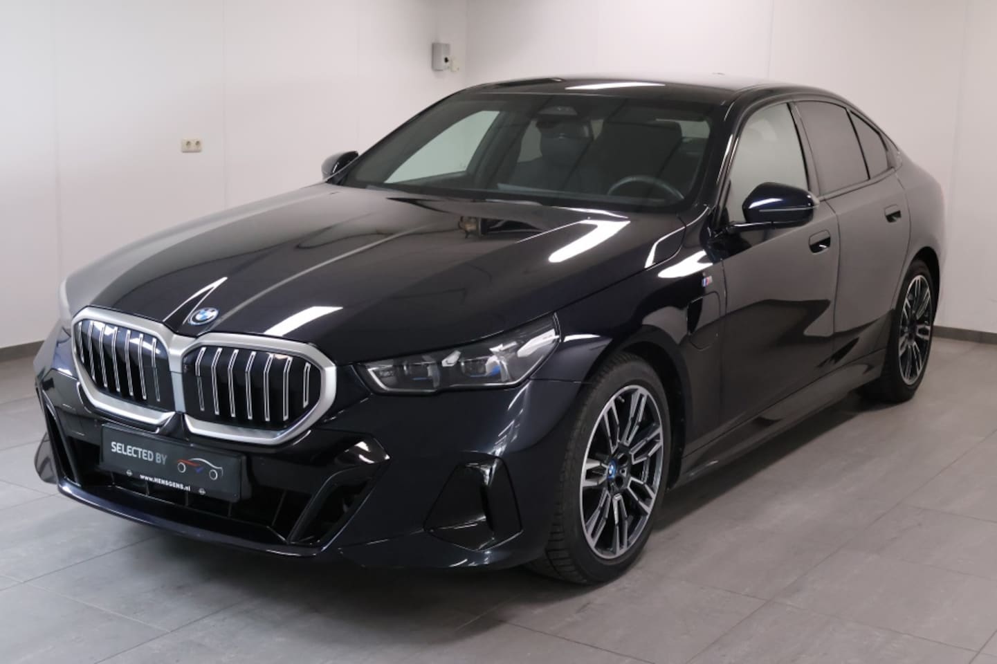 BMW 5-serie - 530e | M-Sport | Pano | 360 camera - AutoWereld.nl