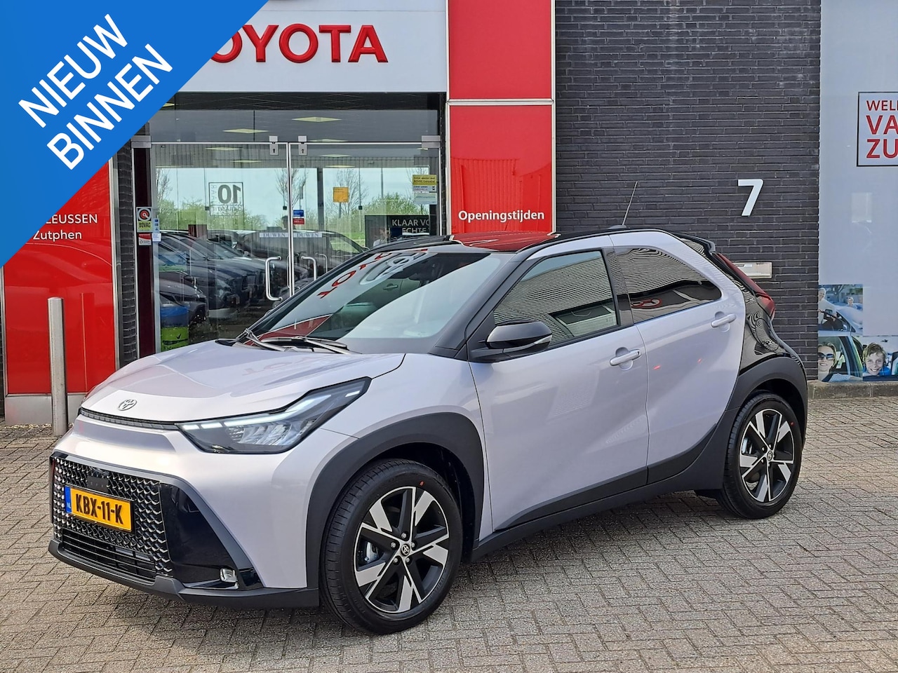 Toyota Aygo X - Hybrid 115 Pulse CLIMA NAVI APPLE/ANDROID PARKCAMERA PRIVACY-GLASS LED VERLICHTING LM-VELG - AutoWereld.nl