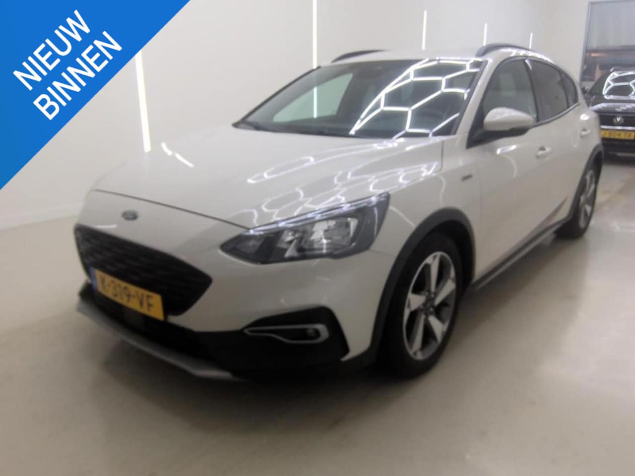 Ford Focus - 1.0 ECOBOOST HYBRID ACTIVE X BUSINESS I WINTERPAKKET I CLIMATE CONTROL I P-CAMERA I ADAPTI - AutoWereld.nl