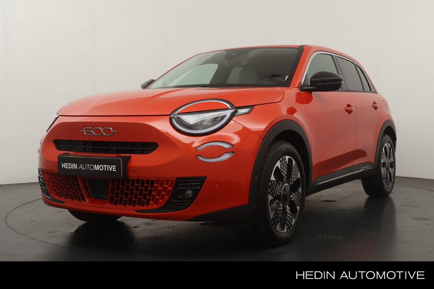 Fiat 600e - La Prima 54 kWh | El. Verstb best. Stoel | Leder | Navigatie | Camera | Privacy Glass | - AutoWereld.nl