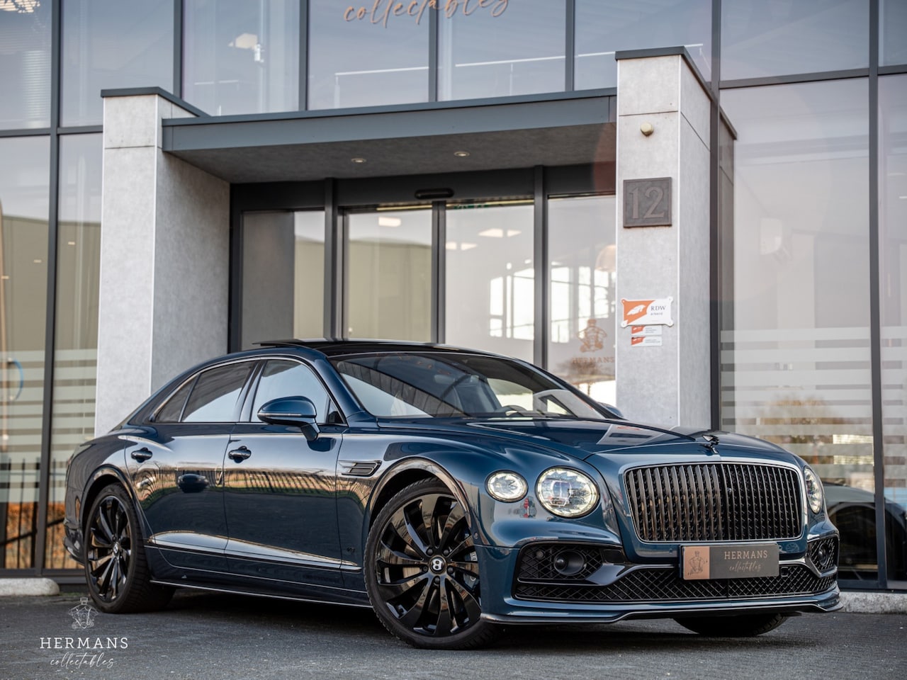 Bentley Flying Spur - 4.0 V8 1st Edition / Carbon / Blackline / NAIM / 4-Seat / Pano - AutoWereld.nl