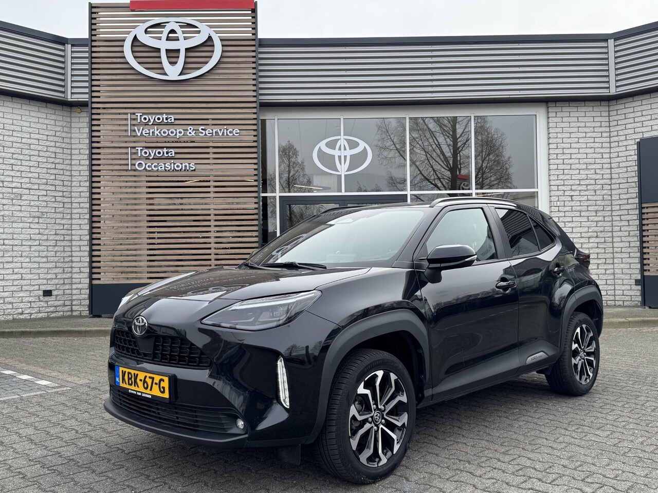Toyota Yaris Cross - HYBRID 115 FIRST EDITION STOEL/STUURVERW APPLE/ANDROID NAVI CLIMA AD-CRUISE 17” LM-VELGEN - AutoWereld.nl