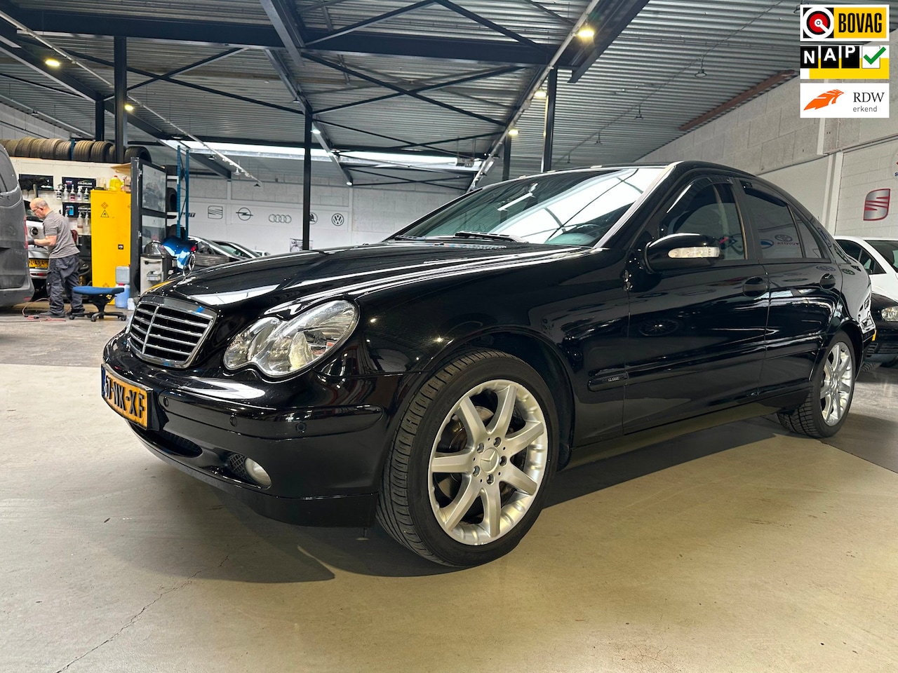 Mercedes-Benz C-klasse - 180 K. Classic/Airco/Apk nieuw/pdc voor en achter - AutoWereld.nl