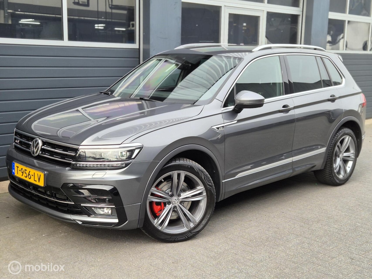 Volkswagen Tiguan - 2.0 TSI 4Motion Highline R-Line | ABT 290PK | LED | CAMERA | CARPLAY | - AutoWereld.nl