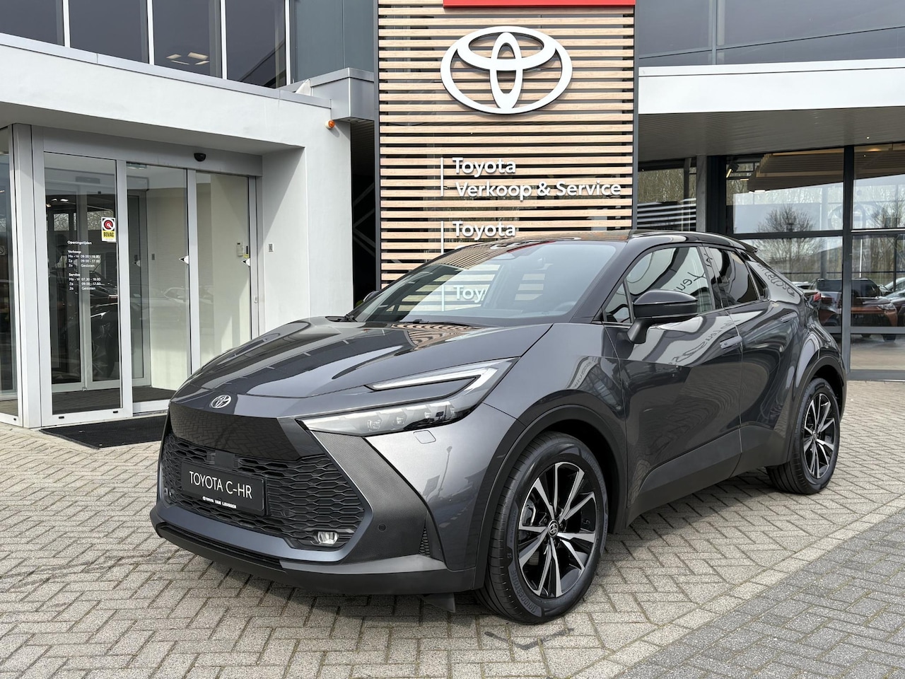 Toyota C-HR - 1.8 HYBRID 140 FIRST-EDITION STOEL/STUURVERW PARK-SENSOREN ELEK-ACHTERKLEP BLIND-SPOT AD-C - AutoWereld.nl