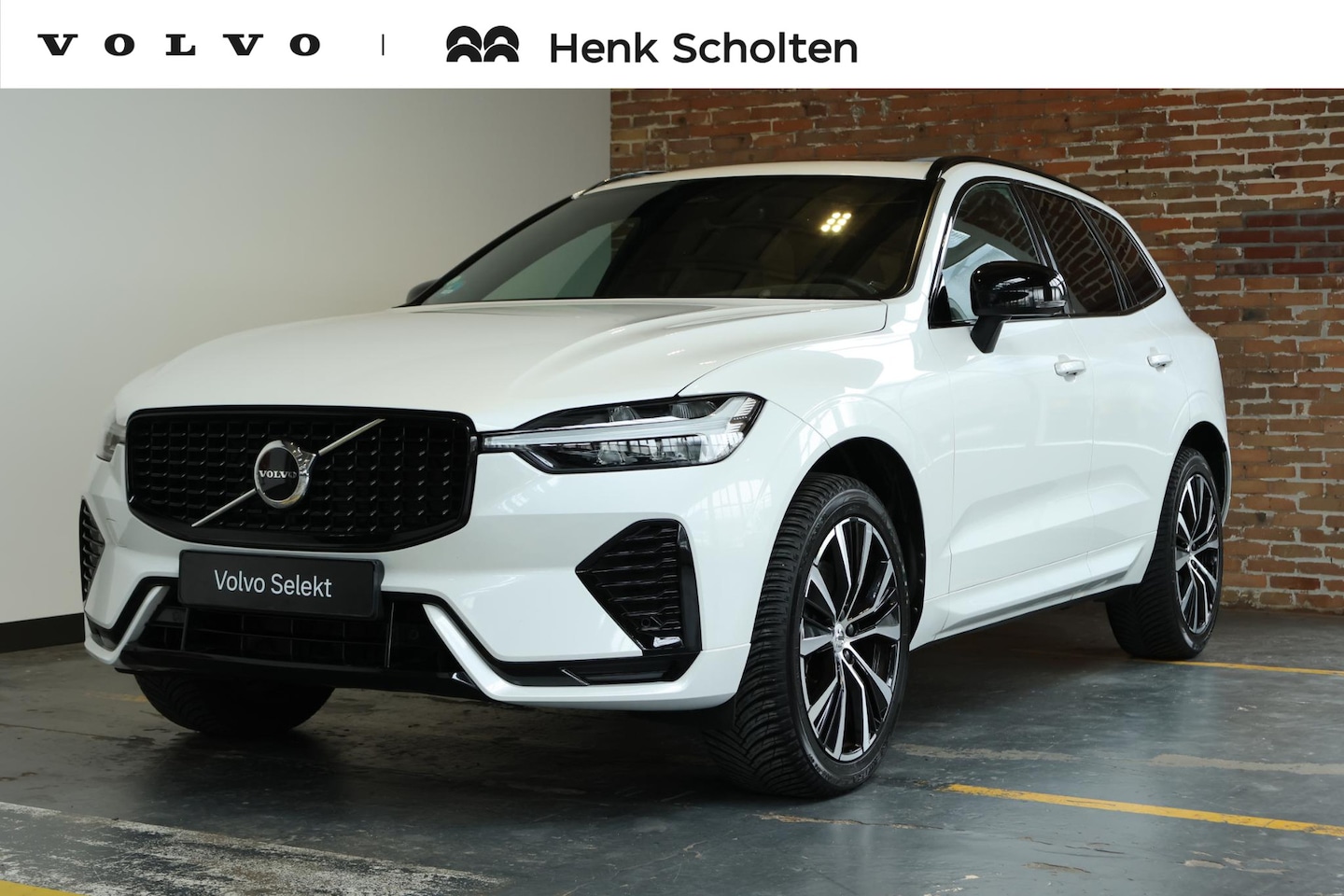 Volvo XC60 - B5 Plus Dark | Semi Electrische Bedienbare Trekhaak | 1ste Eigenaar | Harman Kardon Premiu - AutoWereld.nl