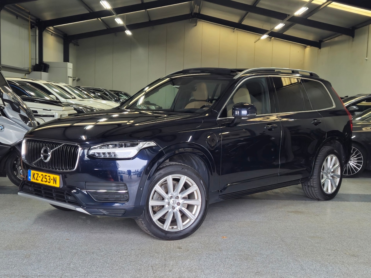 Volvo XC90 - 2.0 T8 Twin Engine AWD Momentum 7 Persoons Leder - AutoWereld.nl