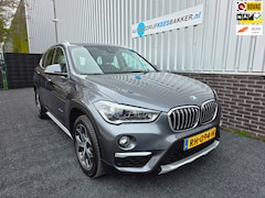 BMW X1 - XDrive20i High Executive | Trekhaak | LED | Navigatie | HUD | Camera | Cruise Control | El