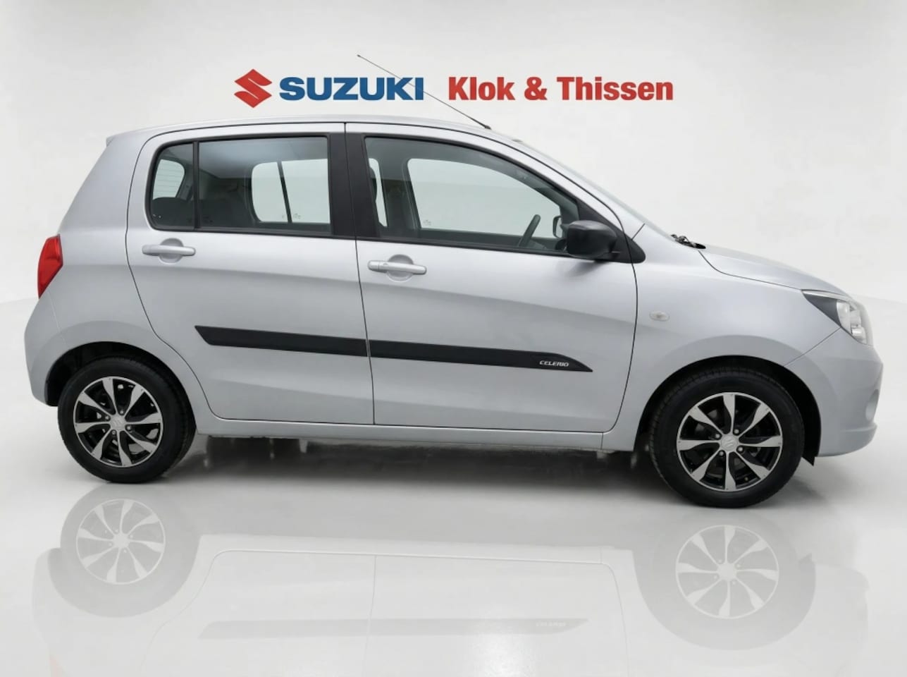 Suzuki Celerio - Airconditioning 5-persoons 1.0 Comfort Sportvelgen Handsfree bellen Originele radio/CD - AutoWereld.nl