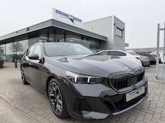 BMW 5-serie Touring - 520i M Sport Pro Pano-Dak | Adapt. Cruise | Iconic Glow | Harman Kardon