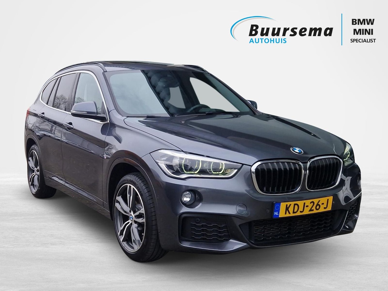 BMW X1 - sDrive20i High Exec. | M-Sport Pakket | panoramadak | Schakelpaddels | Pryvacyglass | 53.0 - AutoWereld.nl