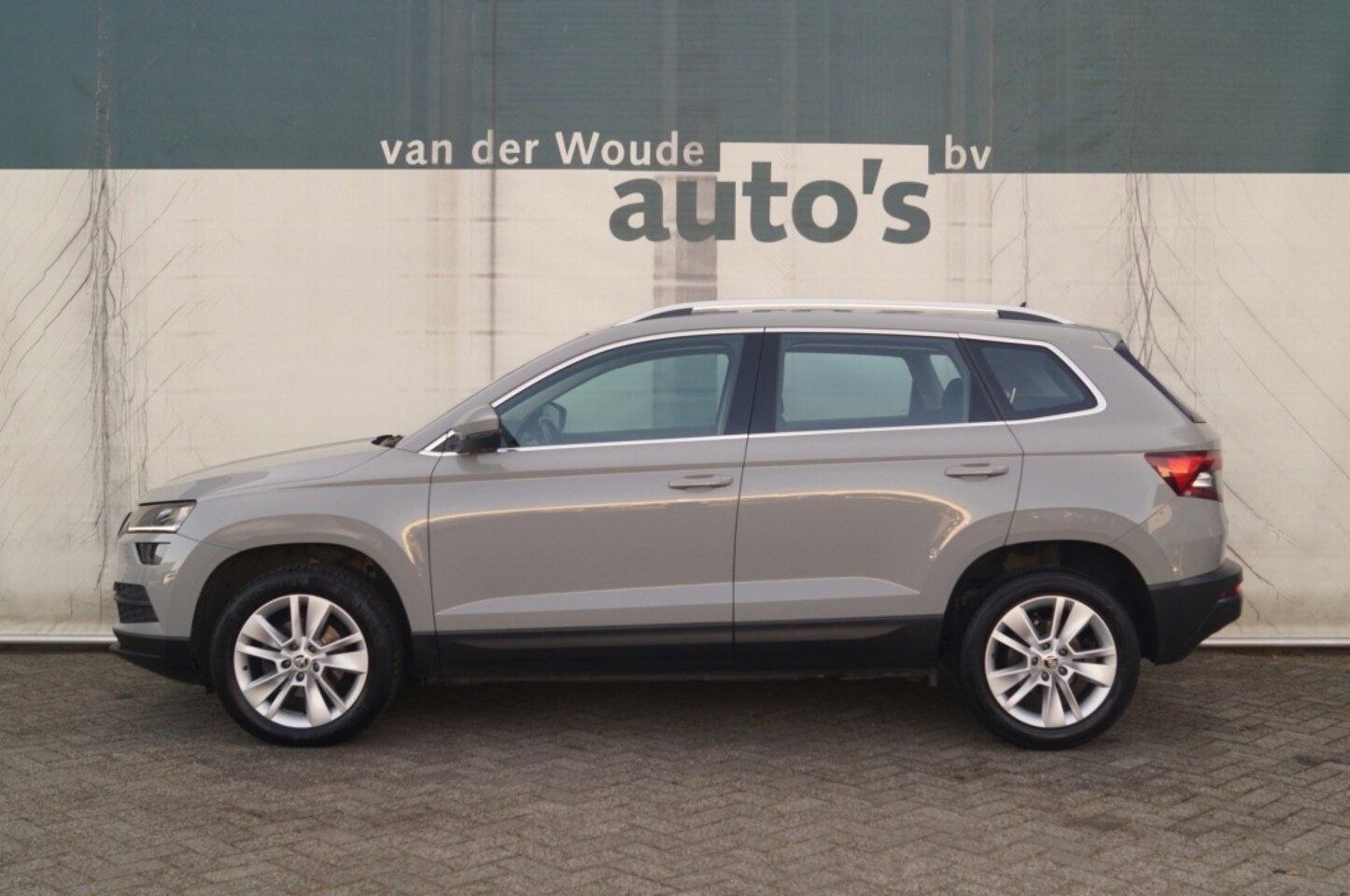 Skoda Karoq - 1.0 TSI 110pk Business Edition Plus -NAVI-ECC-CAM-ACC- - AutoWereld.nl