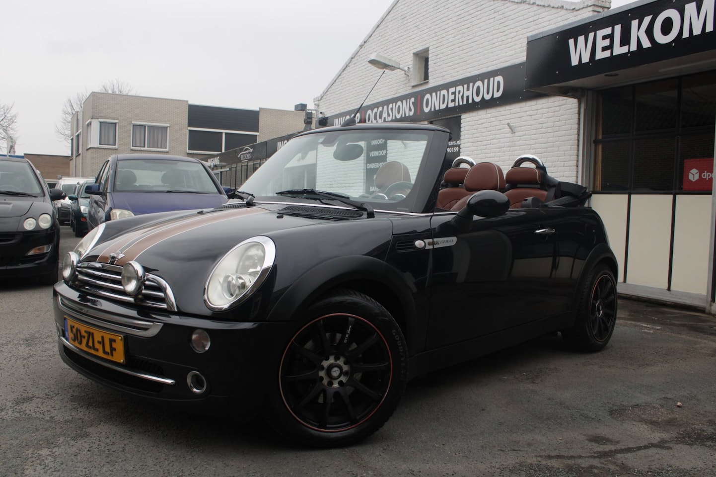 MINI Cabrio - Mini 1.6 Cooper Sidewalk / Cabrio / Airco / Parkeersensoren Achter - AutoWereld.nl