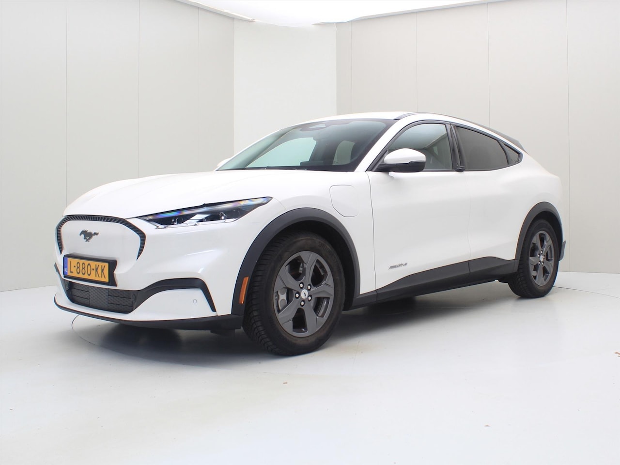 Ford Mustang Mach-E - 75kWh 258pk RWD [ LEDER+STOEL/STUURWIELVERWARMING+CAMERA+CARPLAY ] - AutoWereld.nl