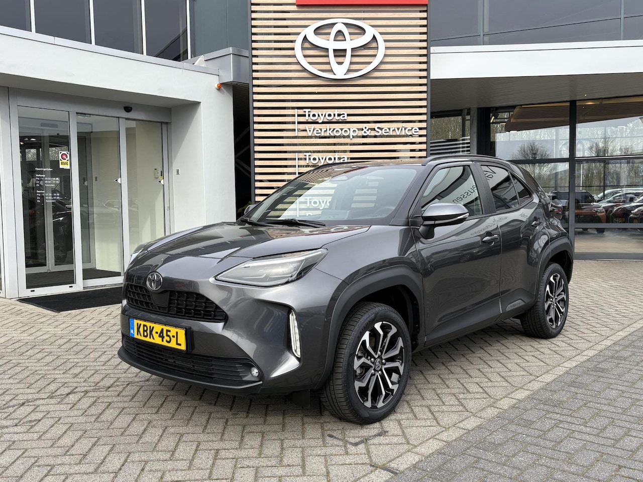 Toyota Yaris Cross - 1.5 Hybrid 115 First Edition APPLE/ANDROID STOEL/STUURVERWARMING NAVI AD-CRUISE PRIVACY-GL - AutoWereld.nl