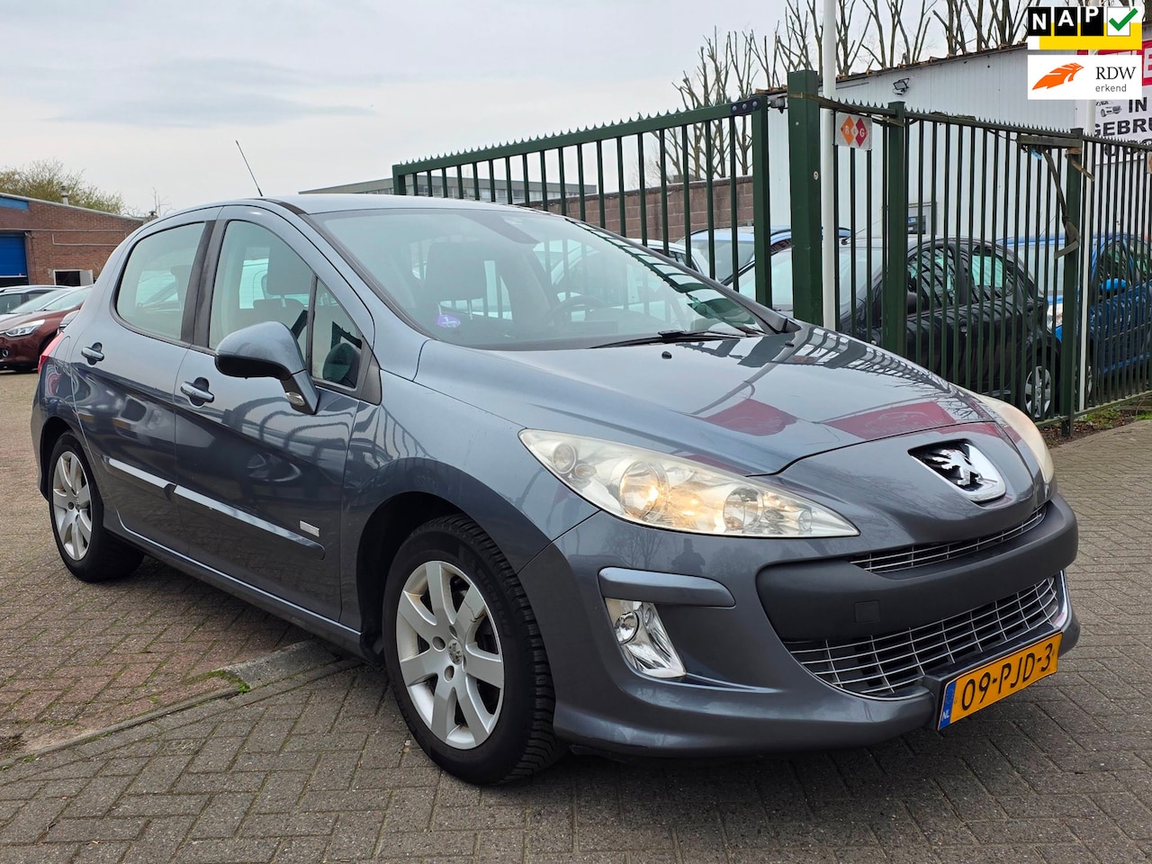 Peugeot 308 - 1.6 VTi Millesim 200 airco cruis control parkeer sensor navigatie trekhaak elektrische ram - AutoWereld.nl