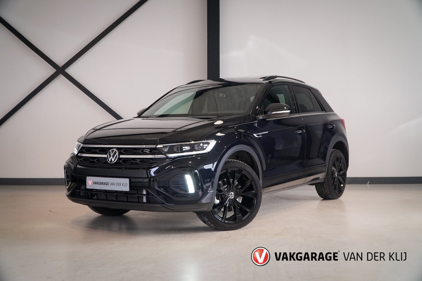 Volkswagen T-Roc - R-Line | Panorama | IQ Light | ACC | Camera | 19" | IQ Drive | Stoel/Stuuverw. | - AutoWereld.nl