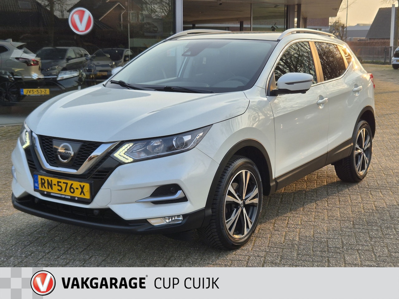Nissan Qashqai - 1.2 N-Connecta Navigatie /Panoramadak / Cruisecontrol/ Airco/4 Seizoenenbanden - AutoWereld.nl