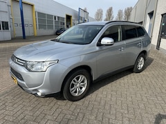 Mitsubishi Outlander - 2.0 Intense CRUISE CLIMA PDC TRHK NAP