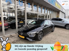 Mercedes-Benz A-klasse - 200 AMG Line / PANORAMADAK / VOL VOL OP OPTIE
