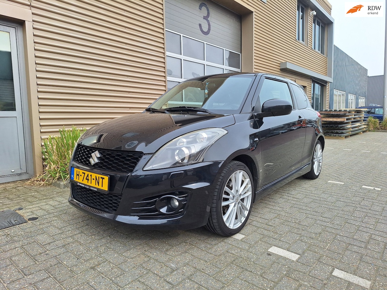 Suzuki Swift - | 1.6 Sport | Keyless go & start | Airco | Cruise control | Stoel verwarming | - AutoWereld.nl