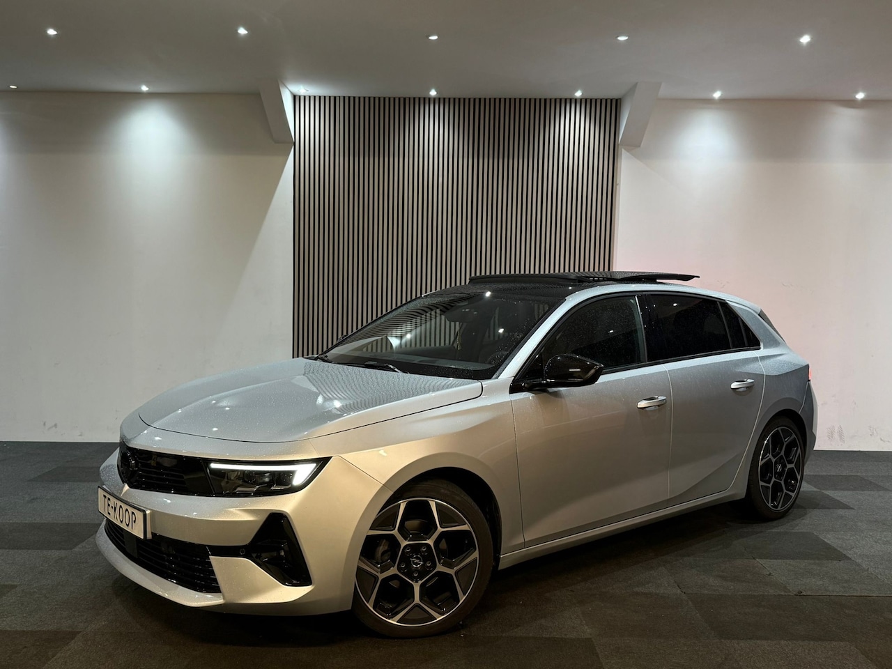 Opel Astra - 1.2 Turbo Hybrid GS Pano l Led l Electrische stoelen l Camera 360 l Cruise - AutoWereld.nl