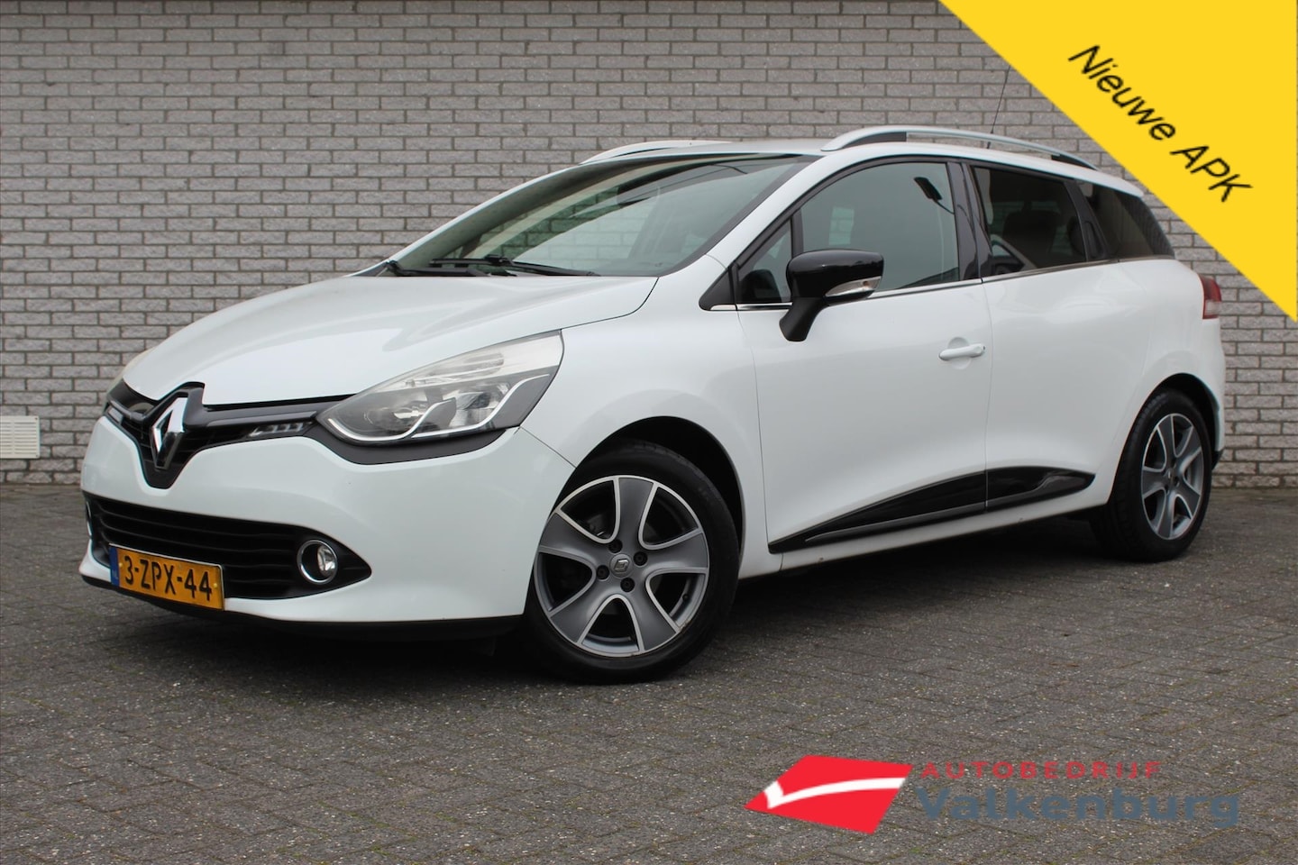 Renault Clio Estate - Energy TCe Night & Day | Cruise | PDC | NAVI | Bluetooth - AutoWereld.nl