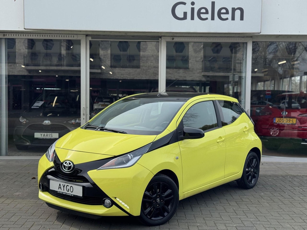 Toyota Aygo - 1.0 VVT-i x-cite | Nieuwe koppeling, Lichtmetalen velgen, Parkeercamera, Bluetooth, Stuurb - AutoWereld.nl