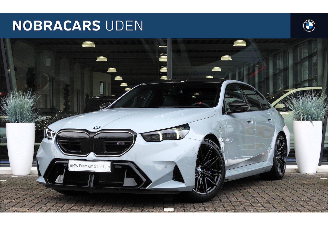 BMW M5 - Automaat / Stoelventilatie / Bowers & Wilkins / Comfort Access / Adaptieve LED / Parking A - AutoWereld.nl