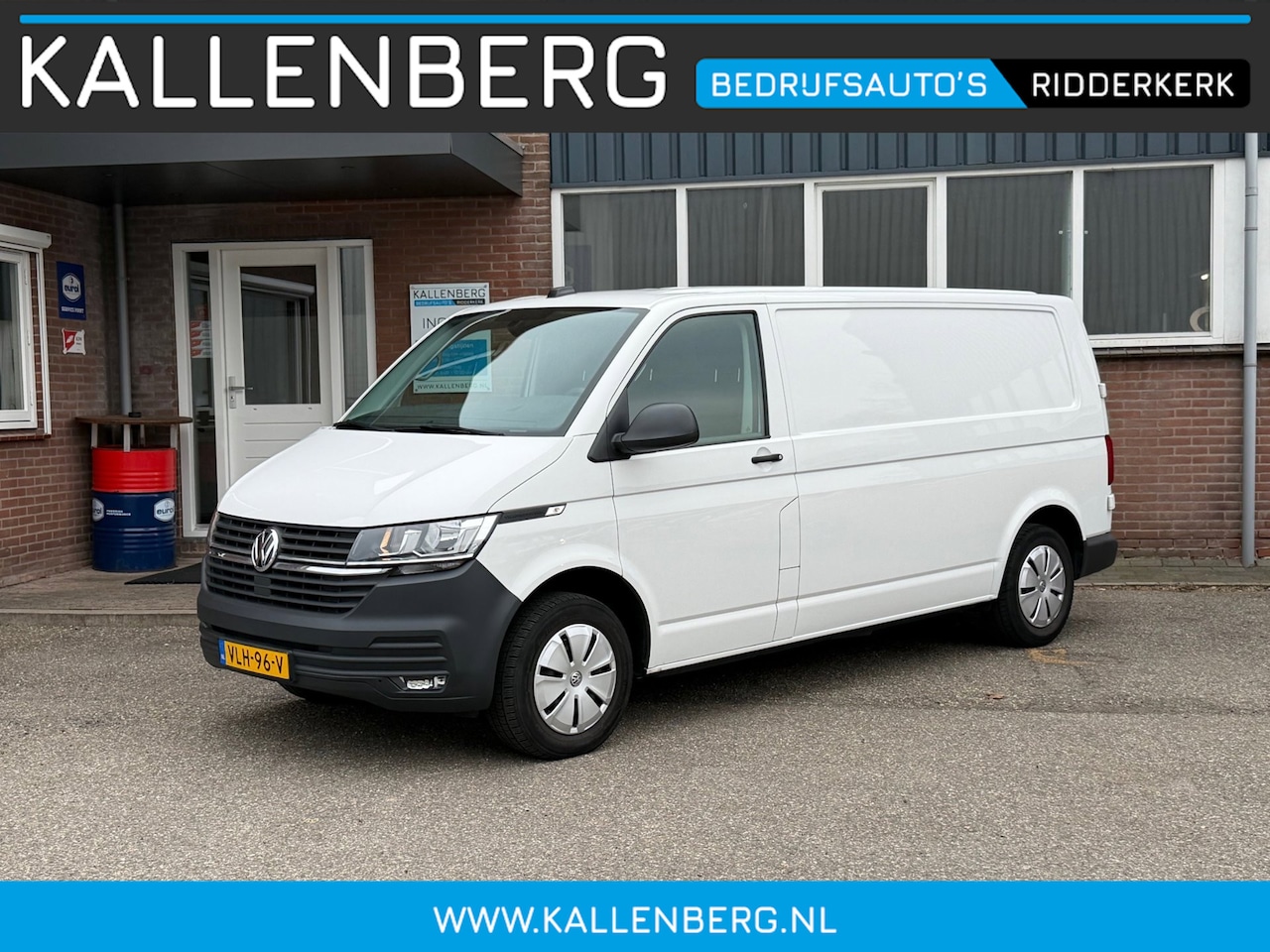 Volkswagen Transporter - 2.0 TDI 110PK L2H1 / Trekhaak / App connect / Cruise / 3 zits - AutoWereld.nl