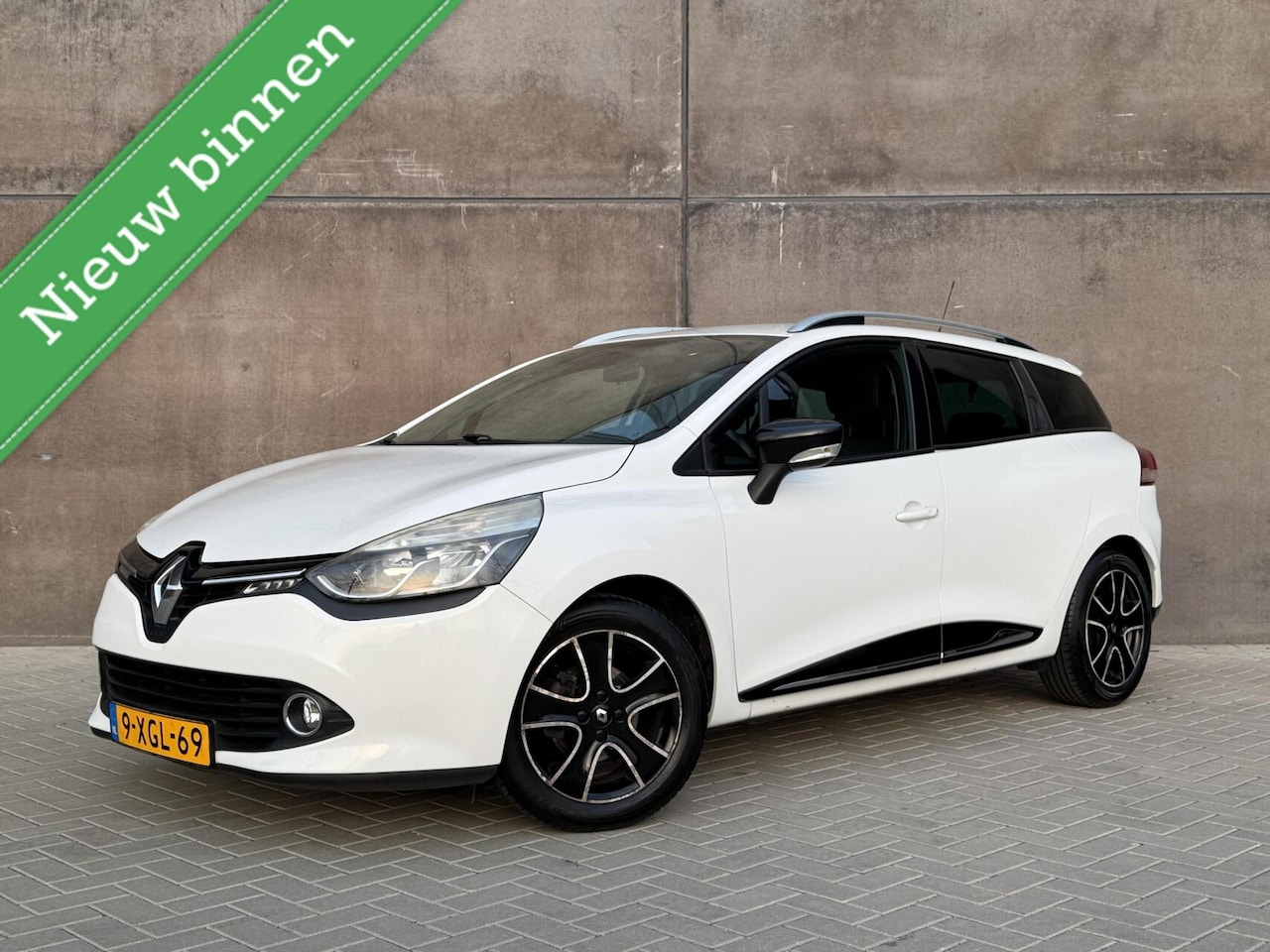 Renault Clio Estate - 0.9 TCe Expression APK 02-2027 | Trekhaak | Navigatie | Airco | - AutoWereld.nl